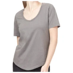 Tentree Women's Natural Dye V-Neck T-Shirt - T-Shirt -Armedange Kleidung Geschaft tentree womens natural dye v neck t shirt t shirt 1